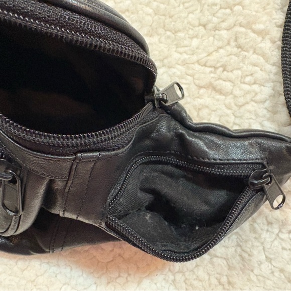 Wilsons Leather Black Men's Belt Bag - Picture 6 of 8